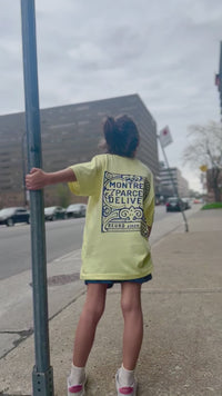 Enfant avec le T-shirt parcel delivery jaune 100% coton