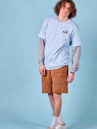 Mannequin homme portant le short corduroy marron et t-shirt zumoiseau bleu de la marque Beurd