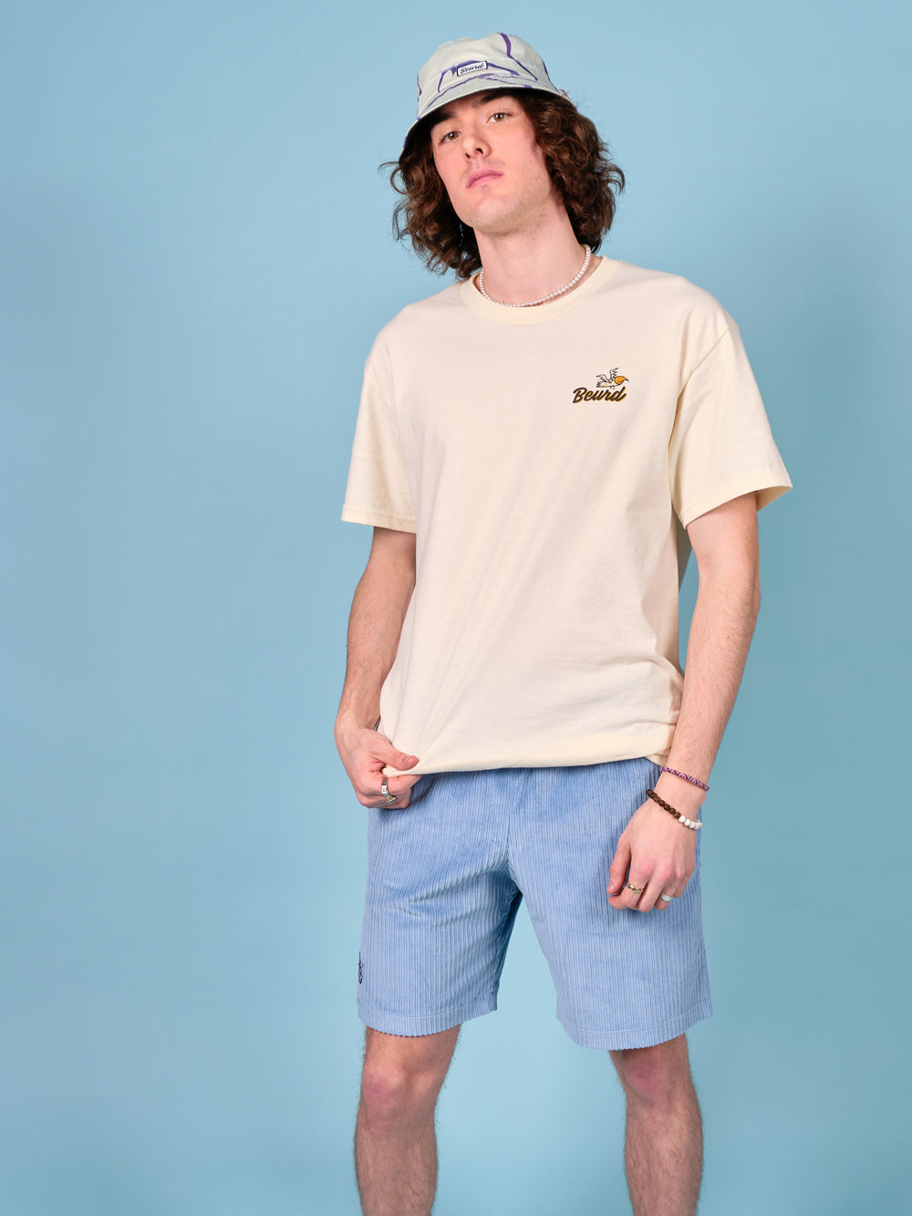 Photo ensemble T-shirt, short et bob de la marque Beurd