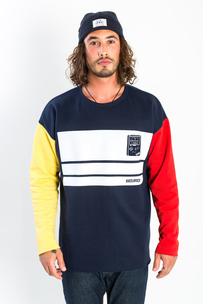 Sweatshirt oversized fait à Montréal avec sérigraphie I miss you