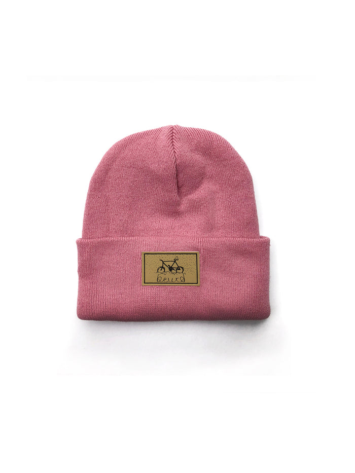 Bonnet rose avec patch de broderie vélo en cuirette