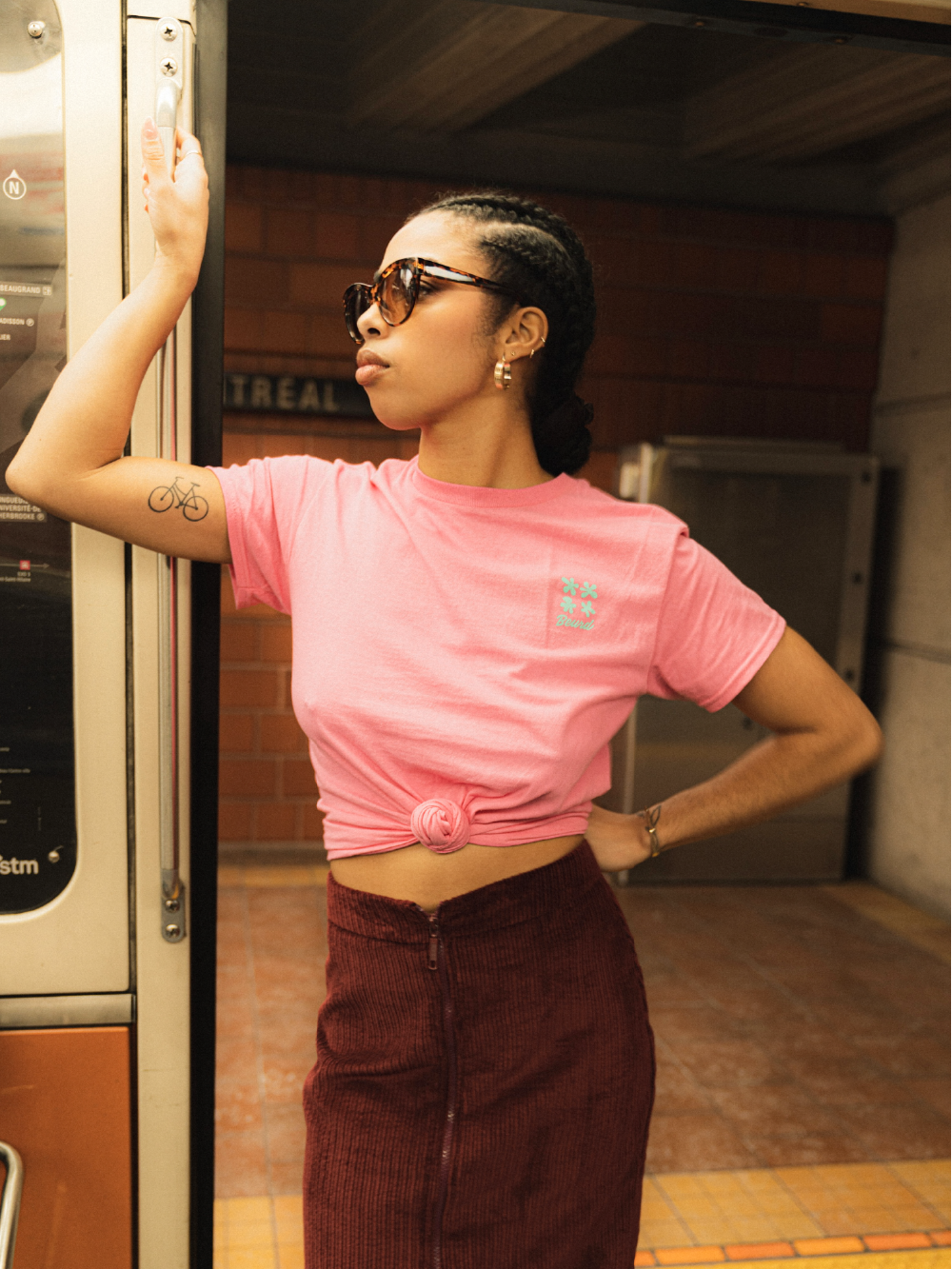 T-shirt Gurl rose de la marque Beurd sérigraphié à Montréal