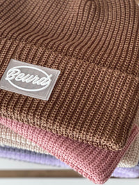 Plusieurs couleurs de bonnet rib avec patch beurd, fait à montréal