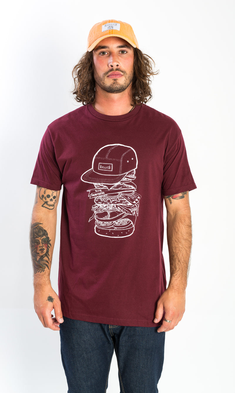 T-shirt unisexe bordeaux avec sérigraphie Mtl Burger porté
